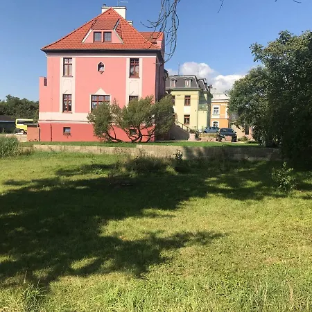 Gross-nadrazni 320 Ostrov Apartment *